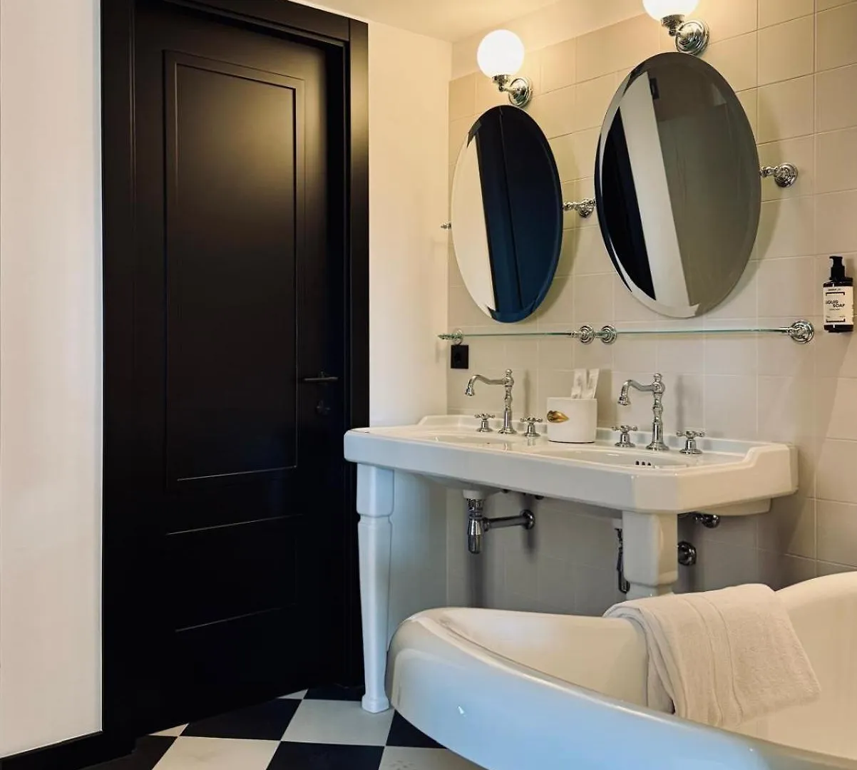 Hotel Divino & Apartments Figueres   Figueres (Girona)