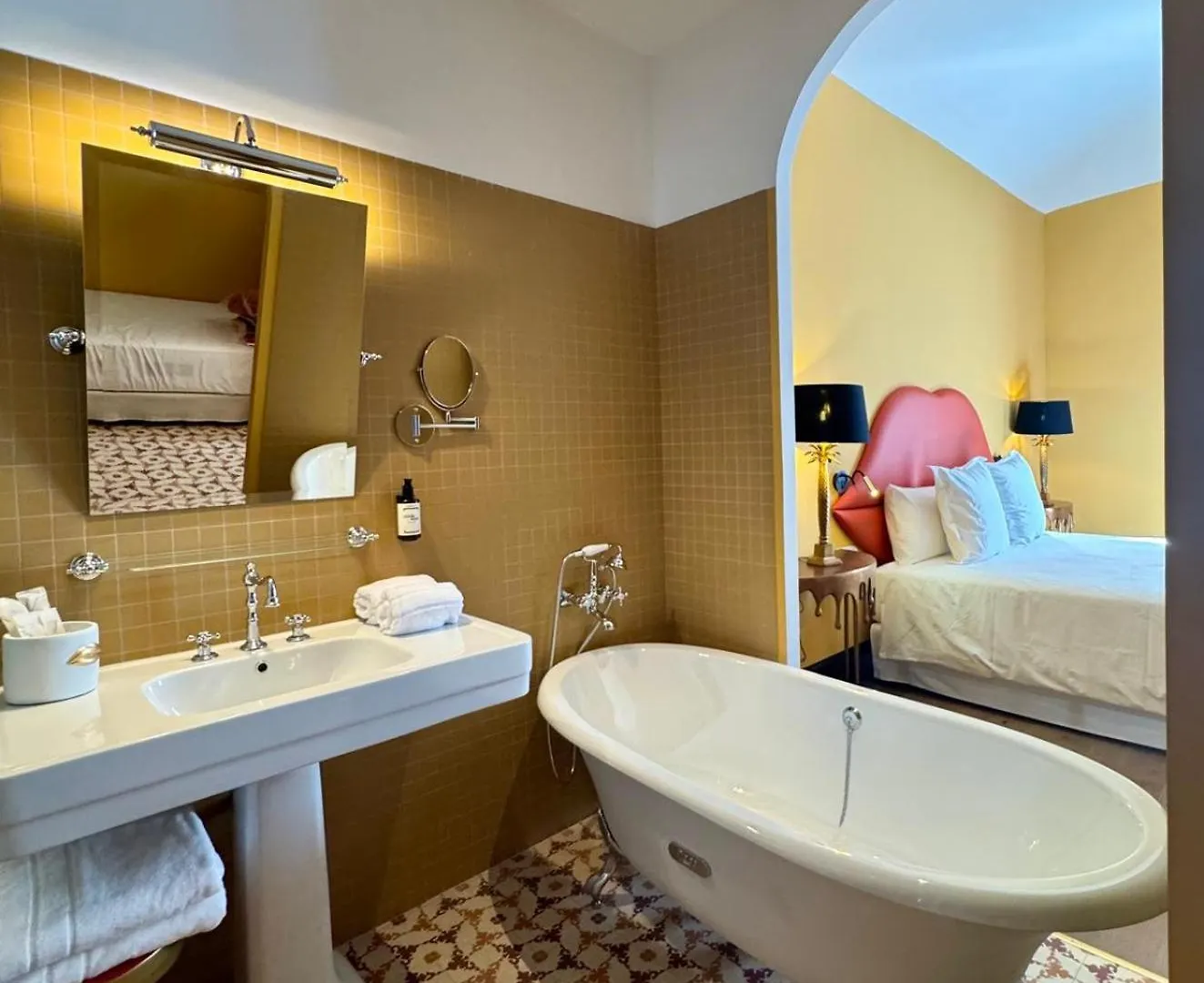 Hotel Divino & Apartments Figueres  Figueres (Girona)