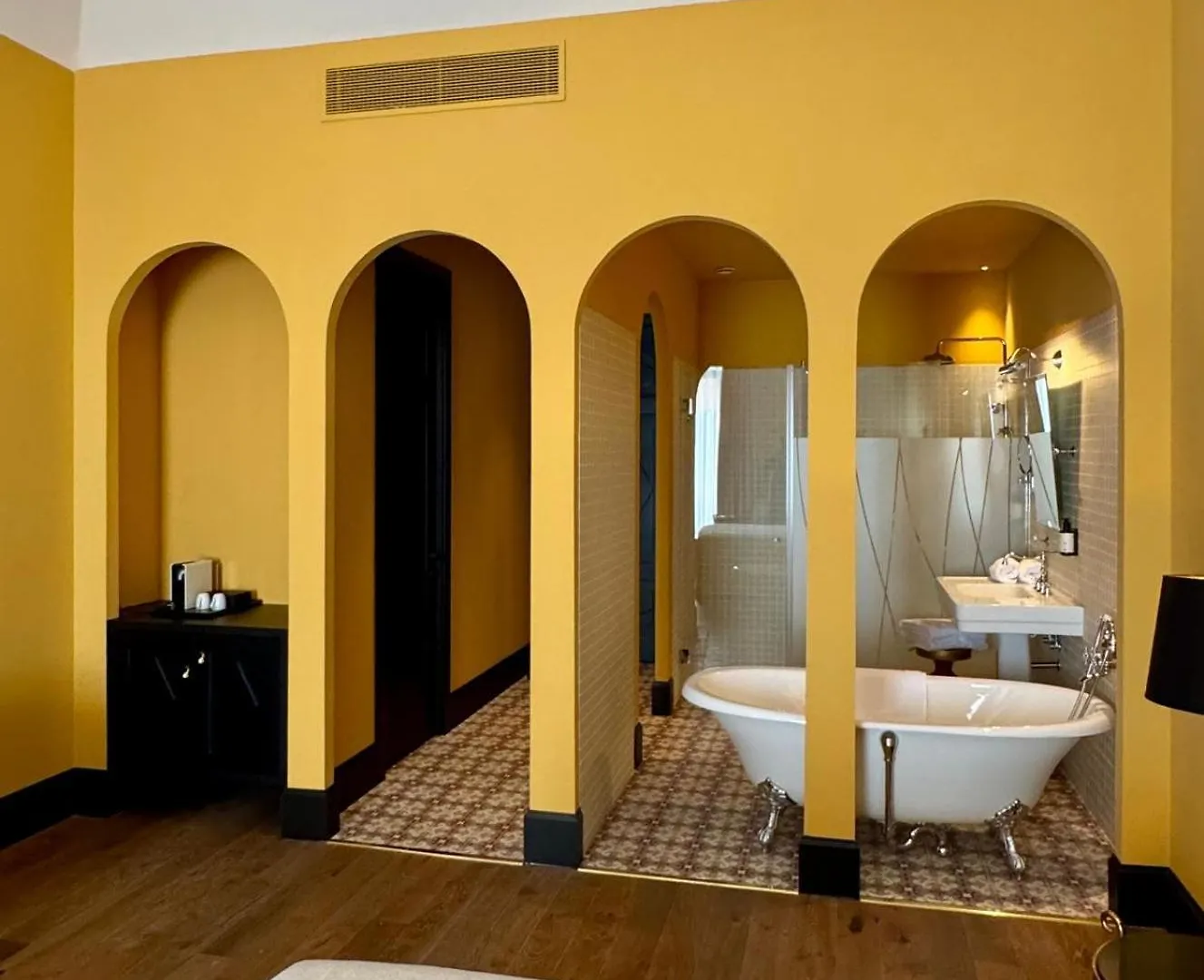 Hotel Divino & Apartments Figueres  4*, Figueres (Girona) Spanje