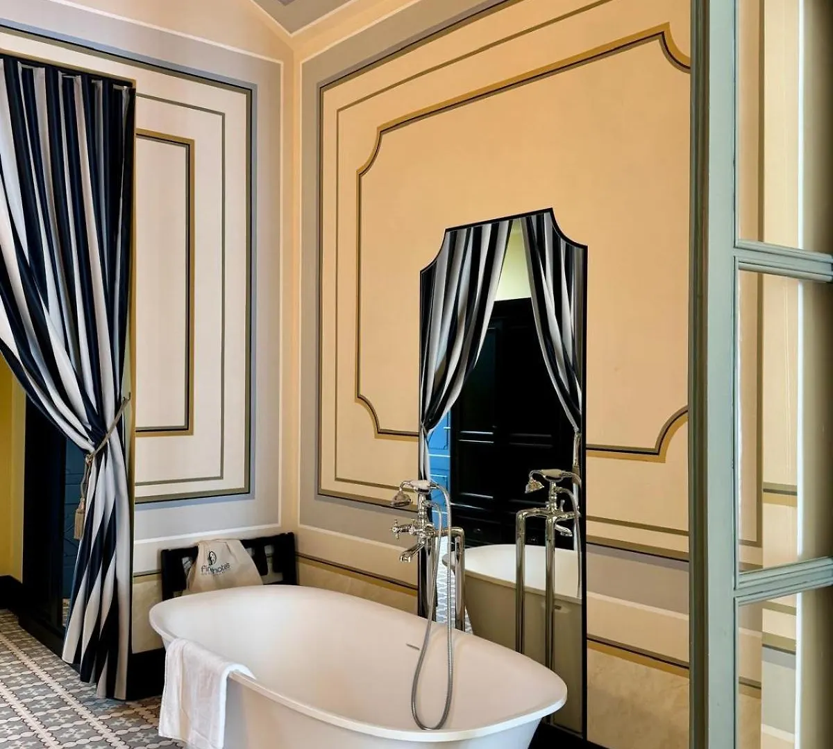 ****  Hotel Divino & Apartments Figueres  Spanje