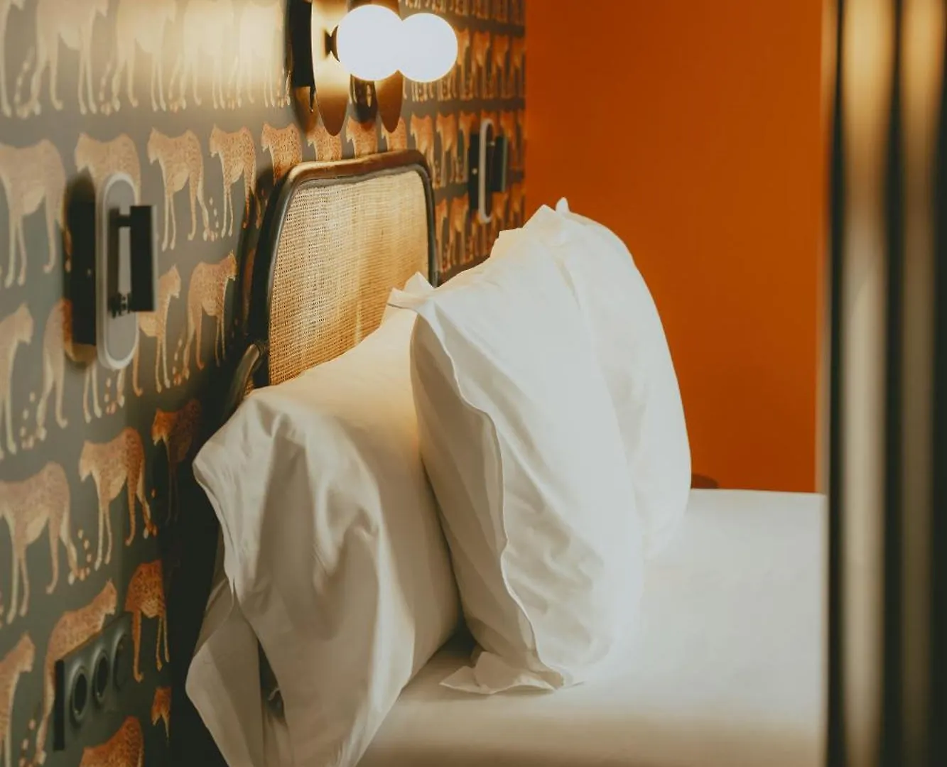 Hotel Divino & Aparthotel Figueras 4*,