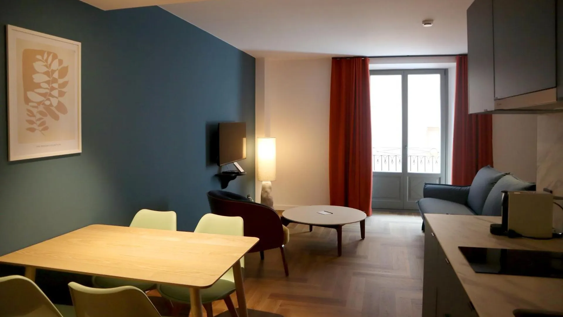 ****  Hotel Divino & Aparthotel Figueres  Španělsko
