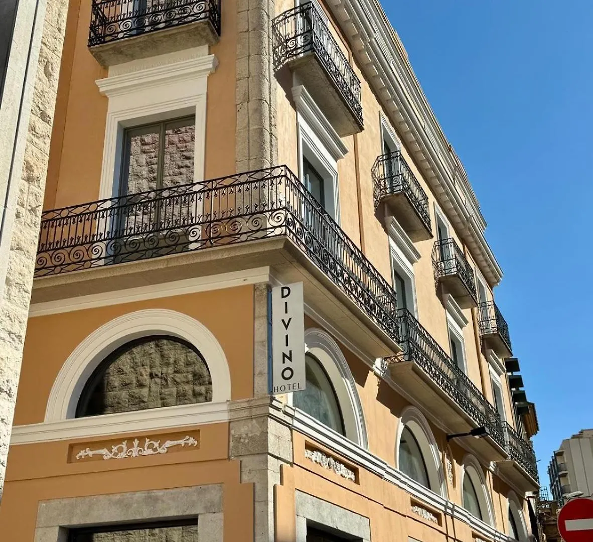 Hotel Divino & Apartments Figueres   Figueres (Girona)